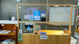 【コロナ対策】カウンターに飛沫感染防止パネルをカスタマイズ