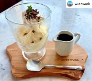 ウトウークさんオリジナル　杉のコースタープレート