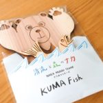 クマとサカナのスマホスタンド