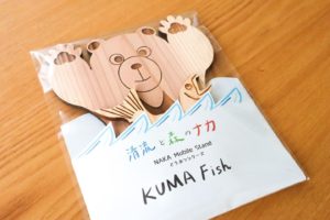 クマとサカナのスマホスタンド